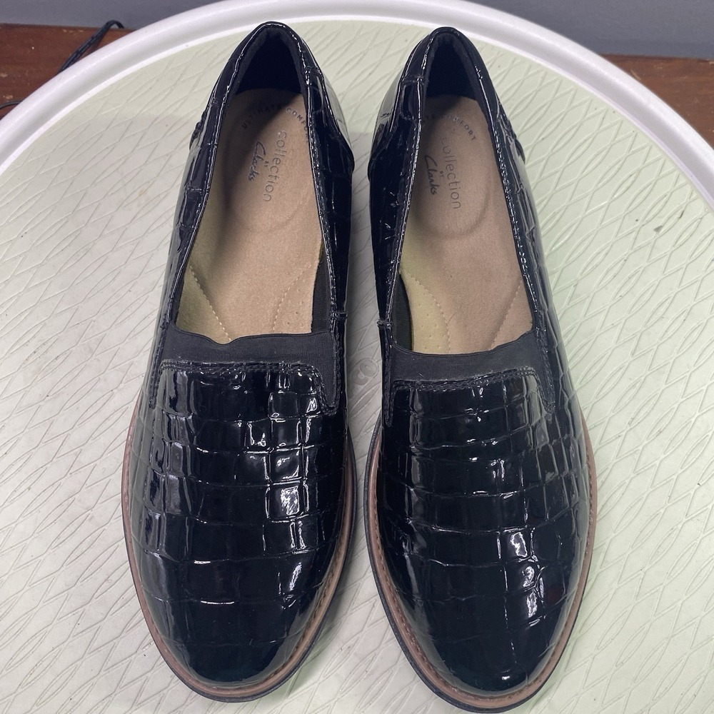 Women's Black Clarks Everyday Loafers Timeless Patent Leather Croc Reptile Sz.8W